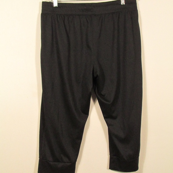 Under Armour Lightweight Top and Capris Set - Picture 8 of 9